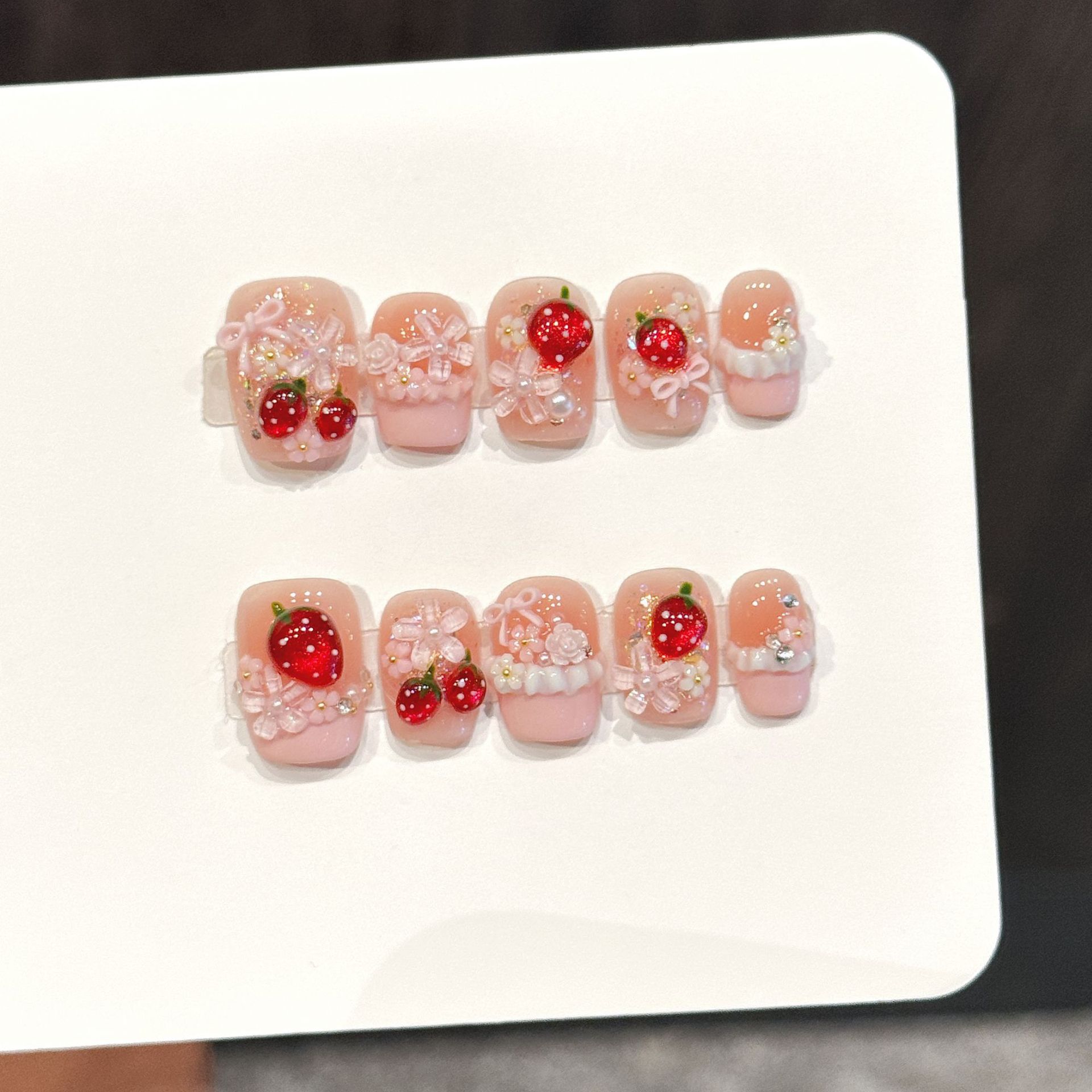 Resin Art Flower - 10개 귀여운 빨간 딸기 프레스온 네일